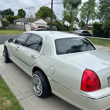 2004 Lincoln Town Car