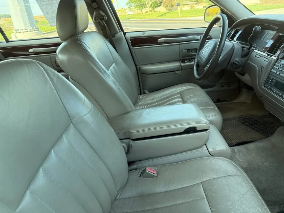 2004 Lincoln Town Car - Image 5 of 5