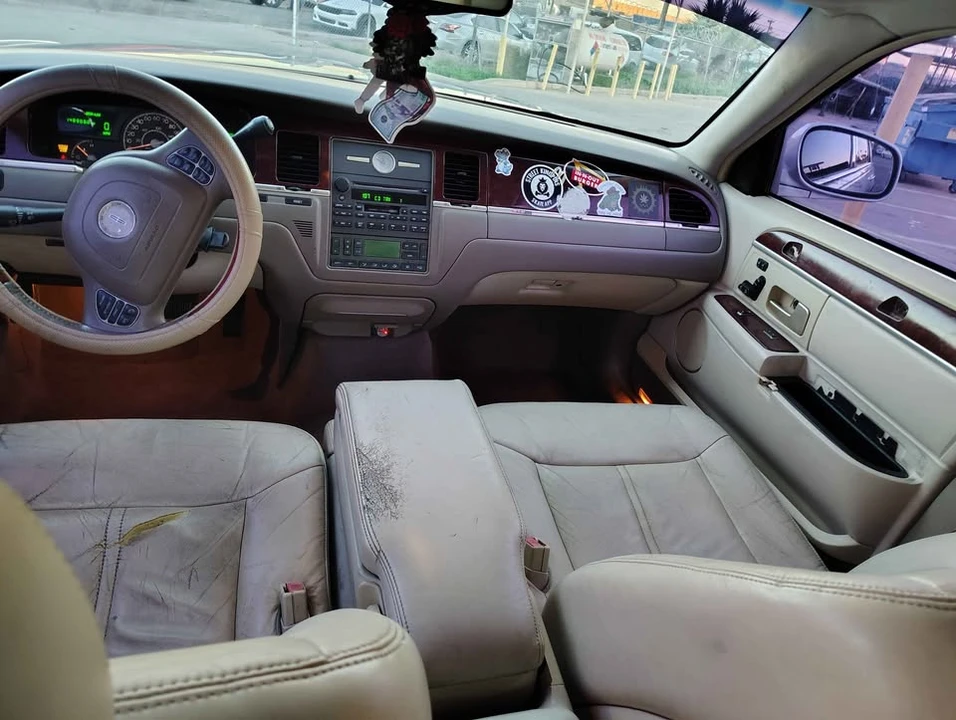 2004 Lincoln Town Car - Image 4 of 5