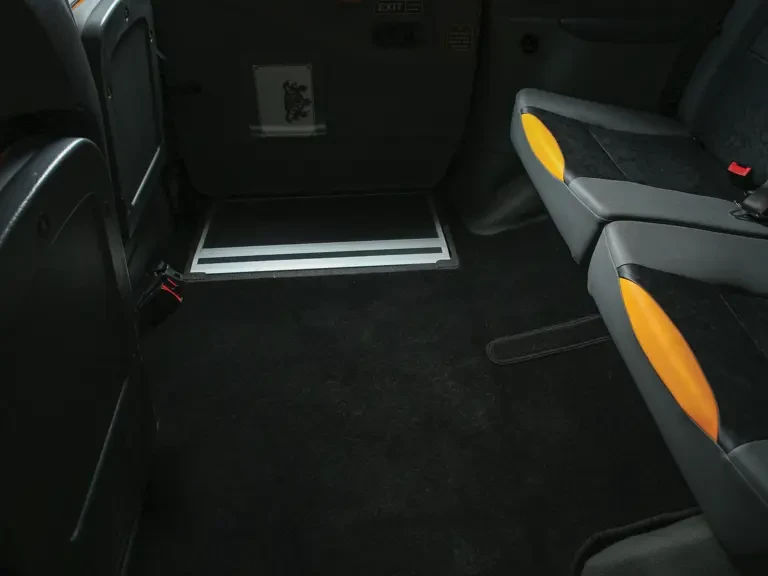2004 LTI - Image 19 of 24