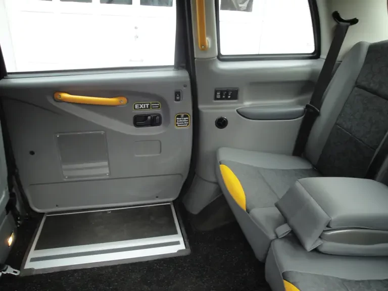 2004 LTI - Image 11 of 12