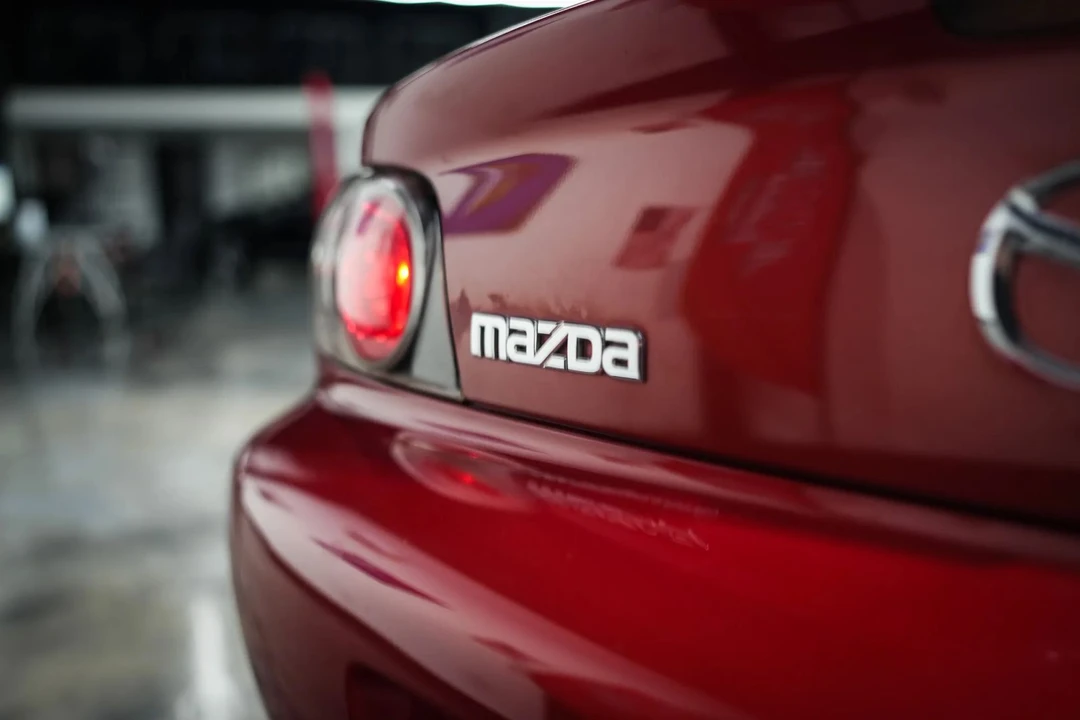 2004 Mazda RX-8 1st Gen - Image 27 of 31