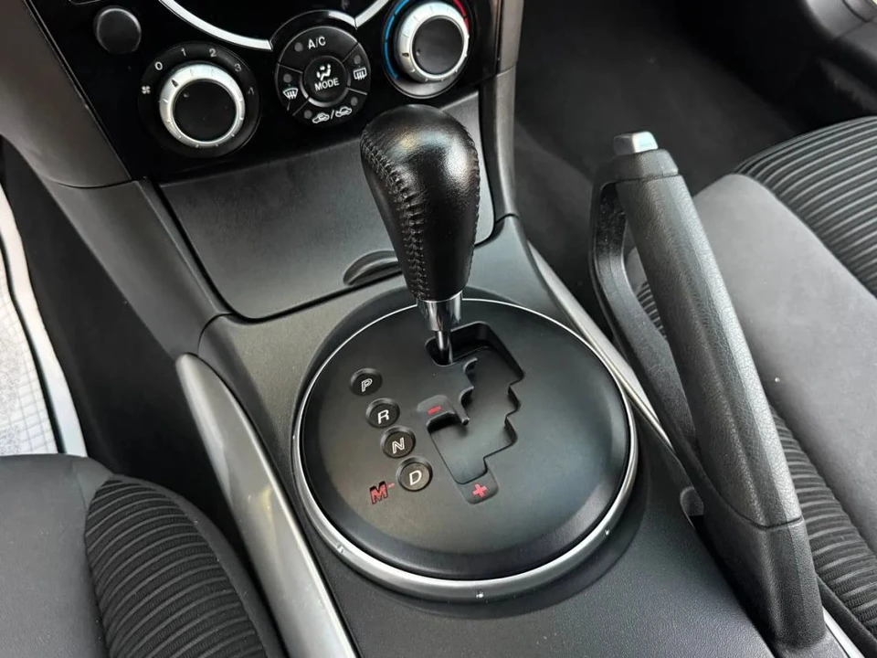 2004 Mazda RX-8 1st Gen - Image 26 of 31