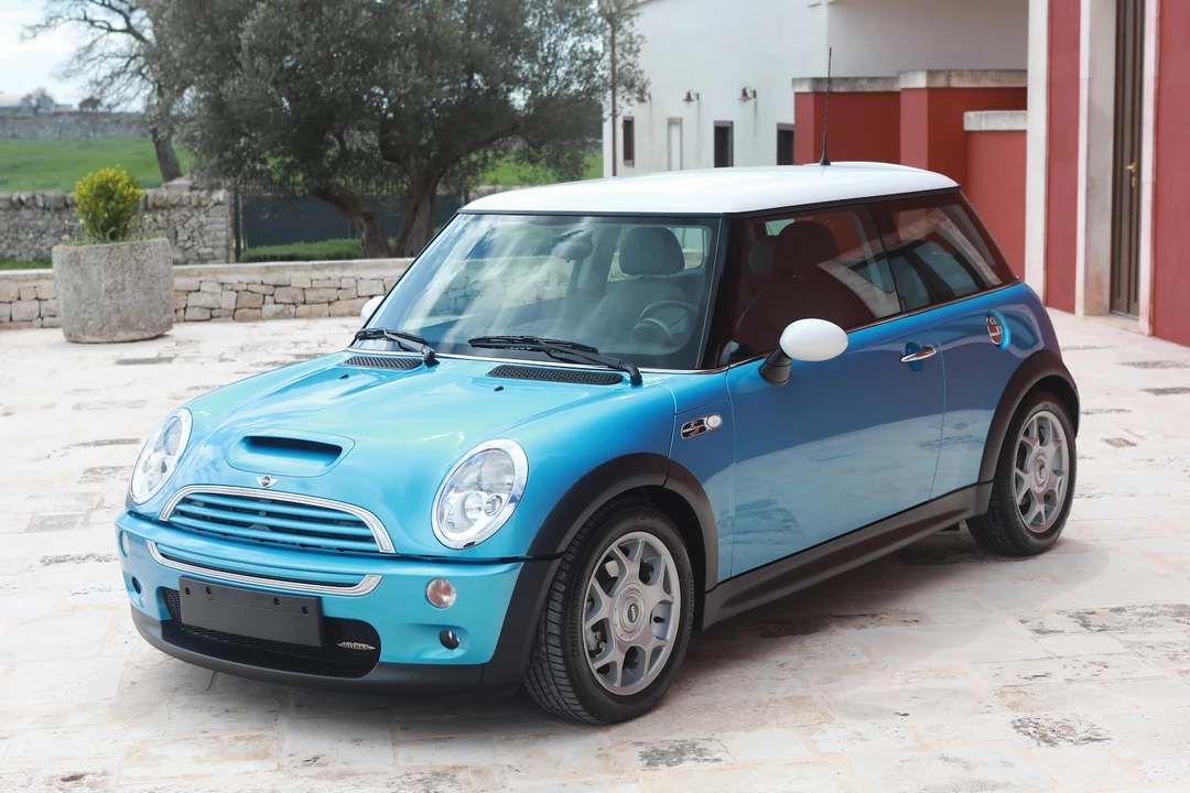 2004 Mini Mini Cooper S 1st Gen - Image 2 of 2