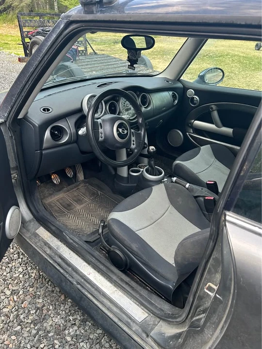 2004 Mini Mini Cooper S 1st Gen - Image 6 of 7