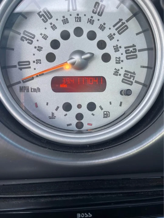 2004 Mini Mini Cooper S 1st Gen - Image 4 of 8