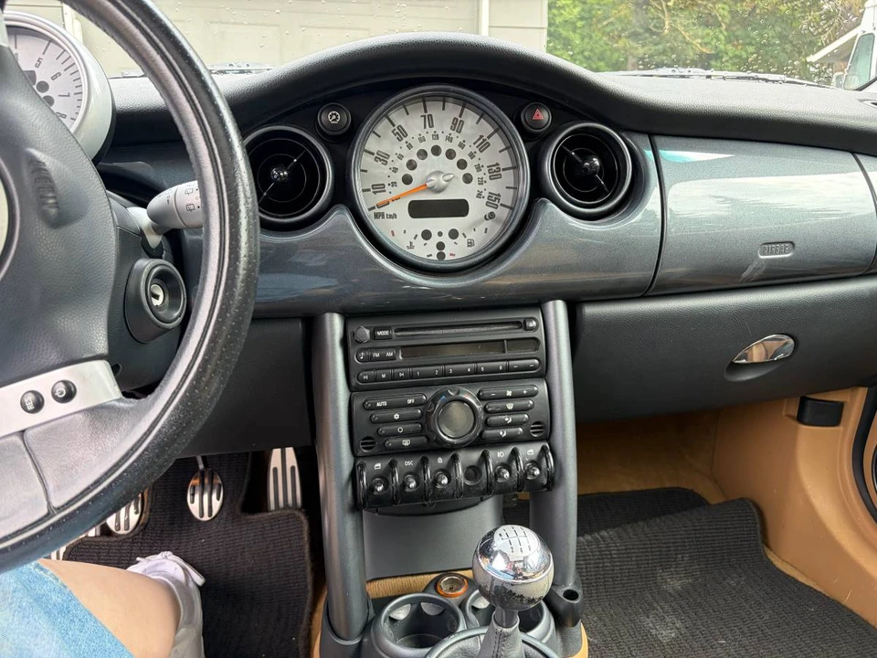 2004 Mini Mini Cooper S 1st Gen - Image 8 of 12