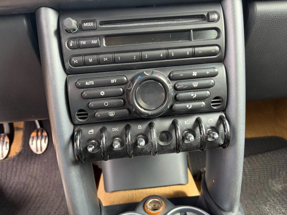 2004 Mini Mini Cooper S 1st Gen - Image 9 of 12