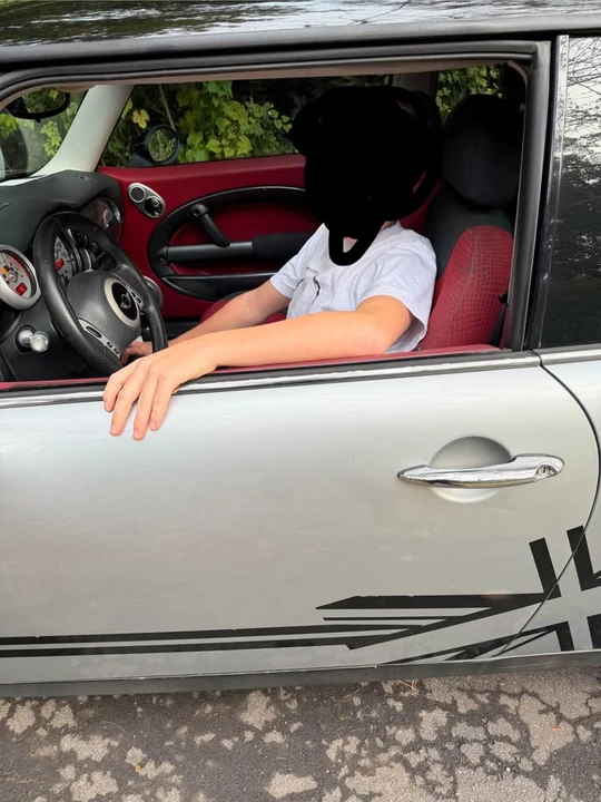 2004 Mini Mini 1st Gen - Image 2 of 2