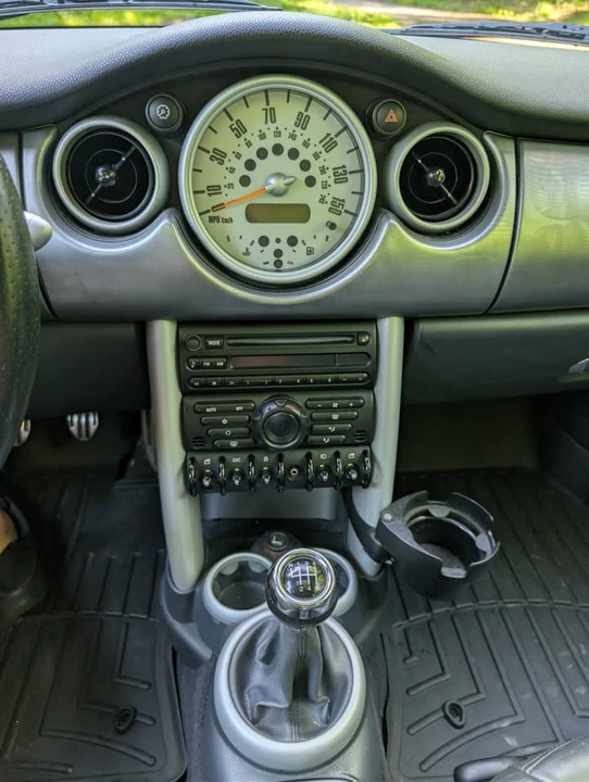 2004 Mini Mini Cooper S 1st Gen - Image 11 of 15