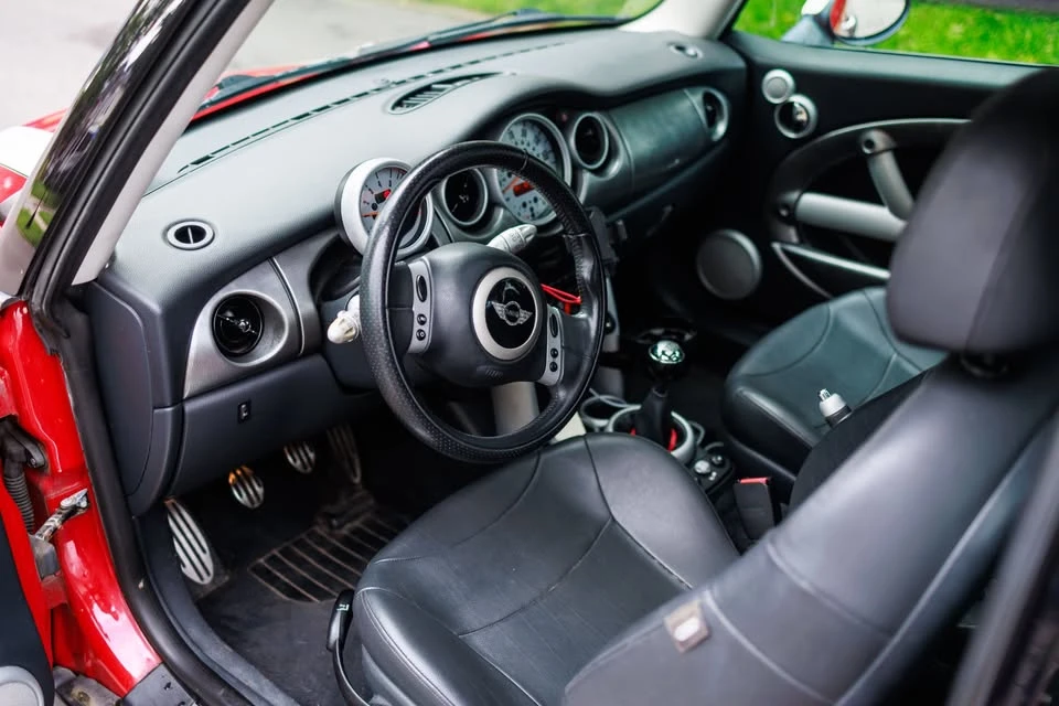 2004 Mini Mini Cooper S 1st Gen - Image 11 of 17