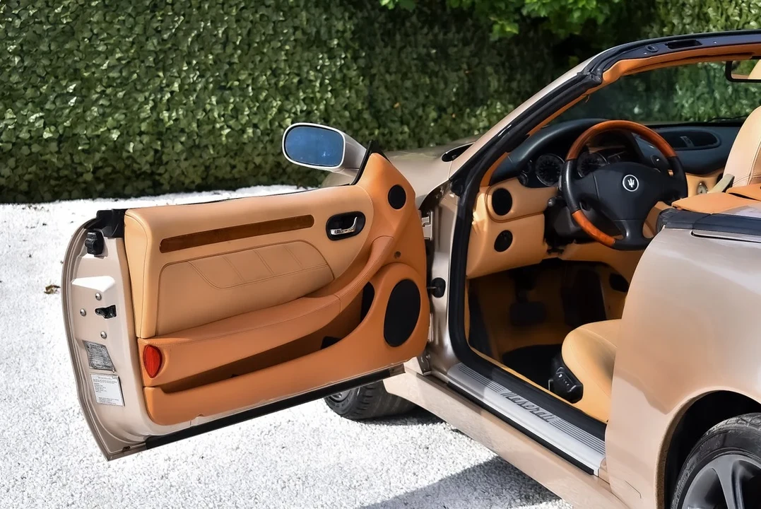 2004 Maserati Spyder - Image 22 of 30