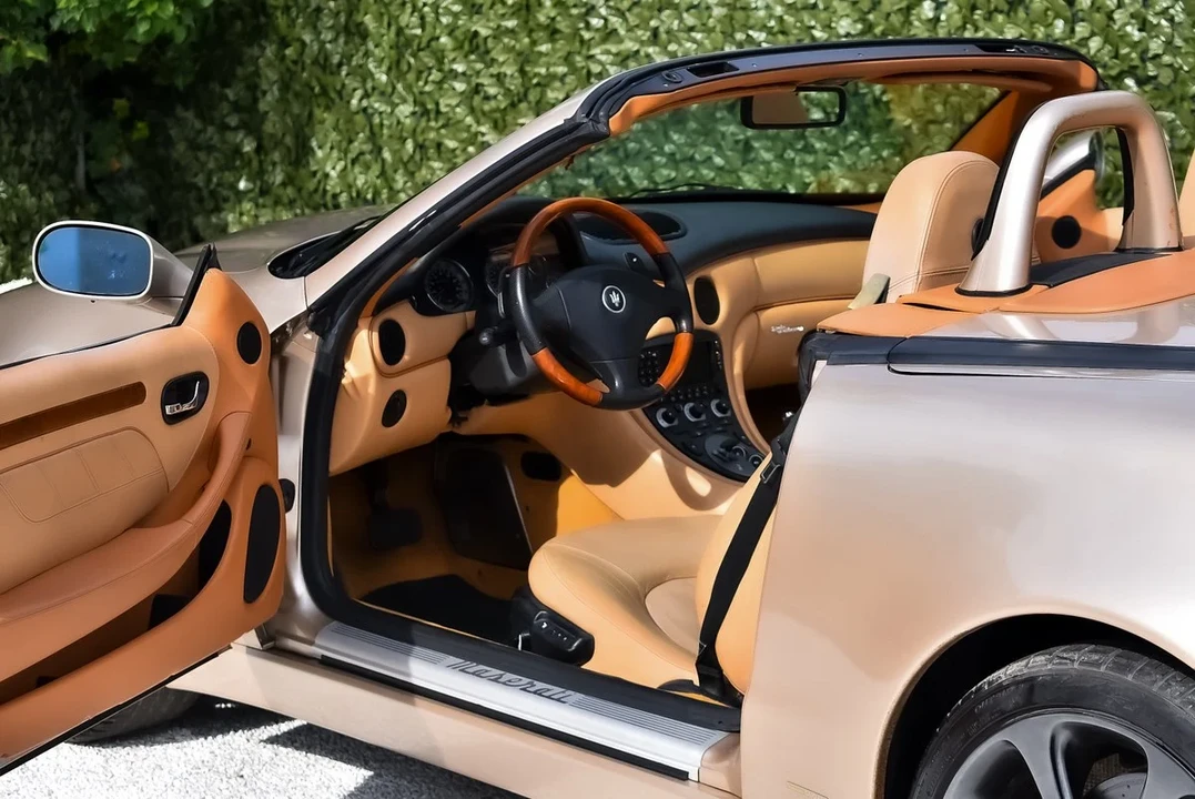 2004 Maserati Spyder - Image 23 of 30