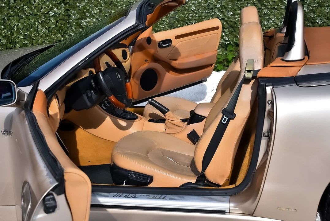 2004 Maserati Spyder - Image 24 of 30