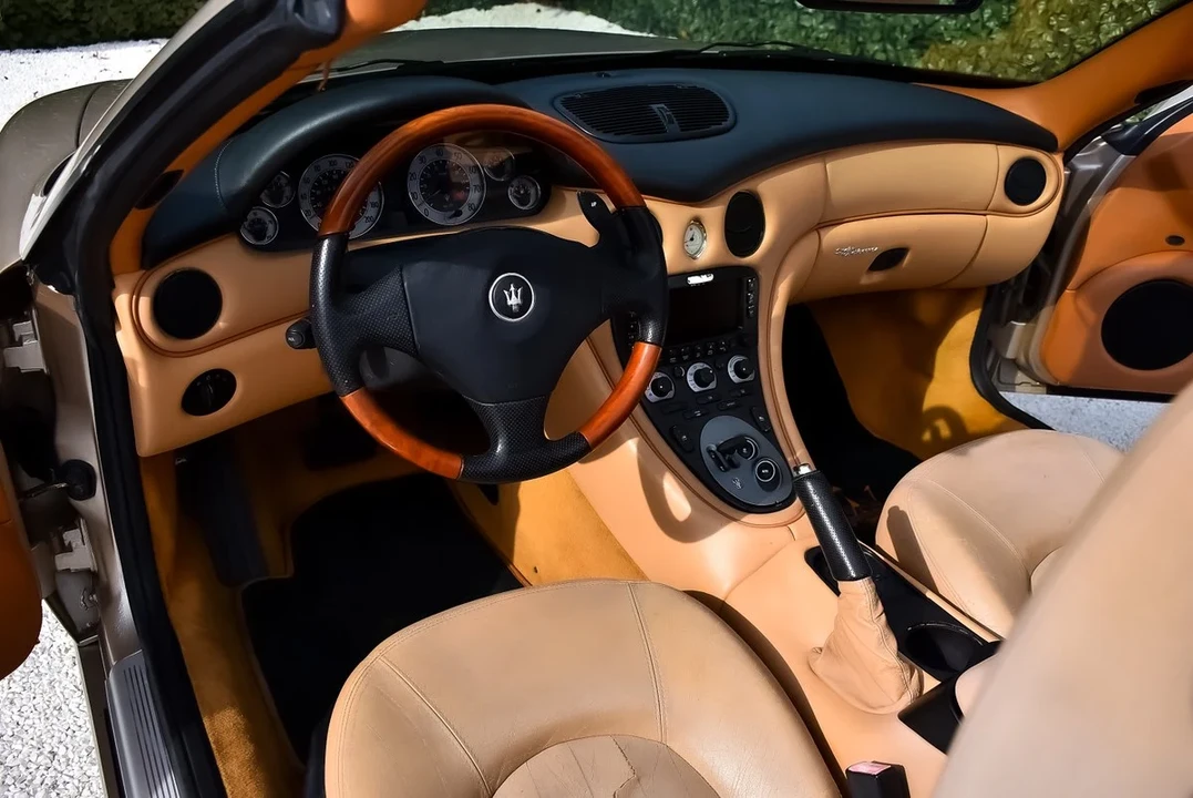 2004 Maserati Spyder - Image 25 of 30