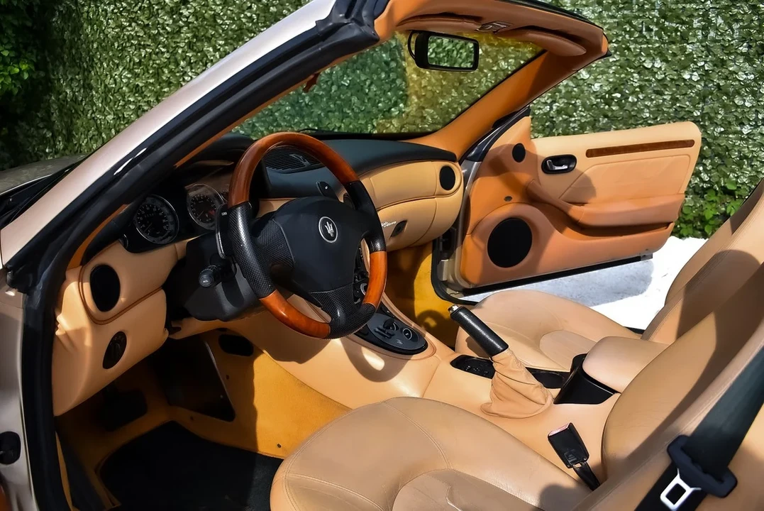 2004 Maserati Spyder - Image 26 of 30