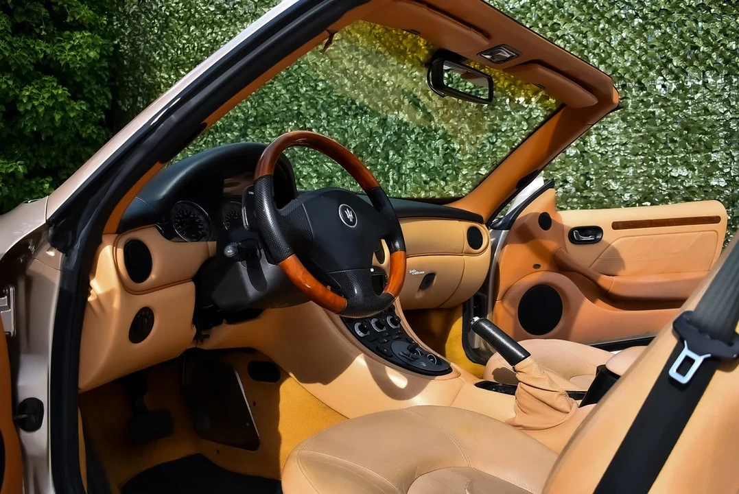2004 Maserati Spyder - Image 27 of 30
