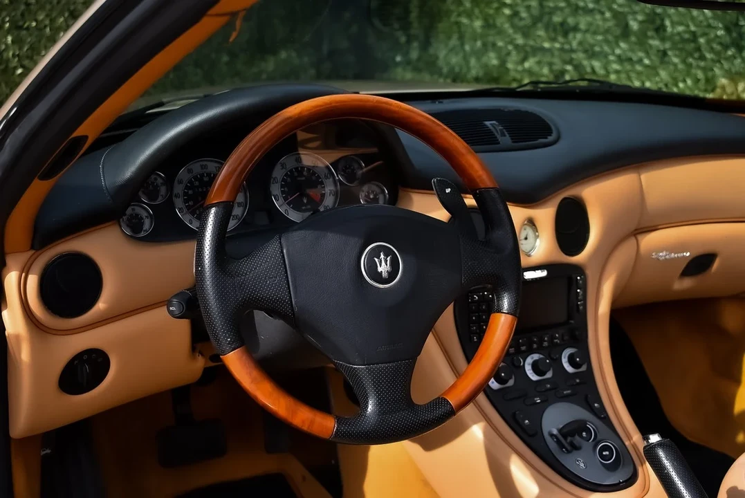 2004 Maserati Spyder - Image 28 of 30