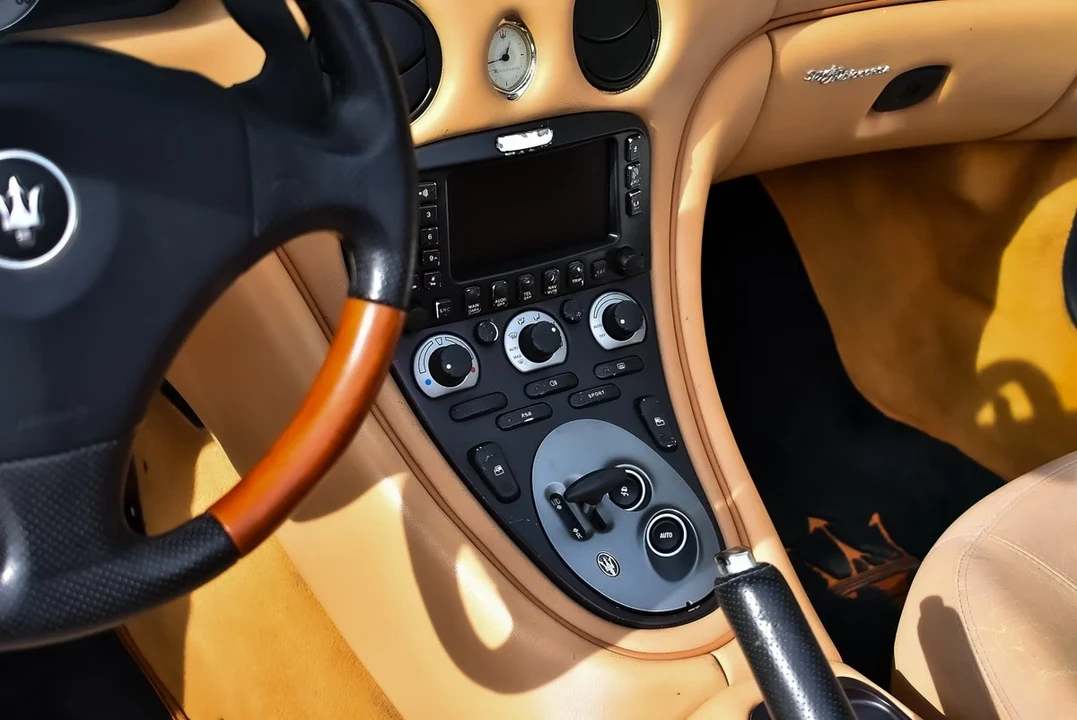 2004 Maserati Spyder - Image 29 of 30