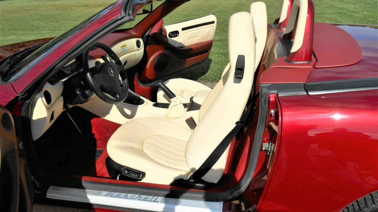 2004 Maserati Spyder - Image 9 of 17