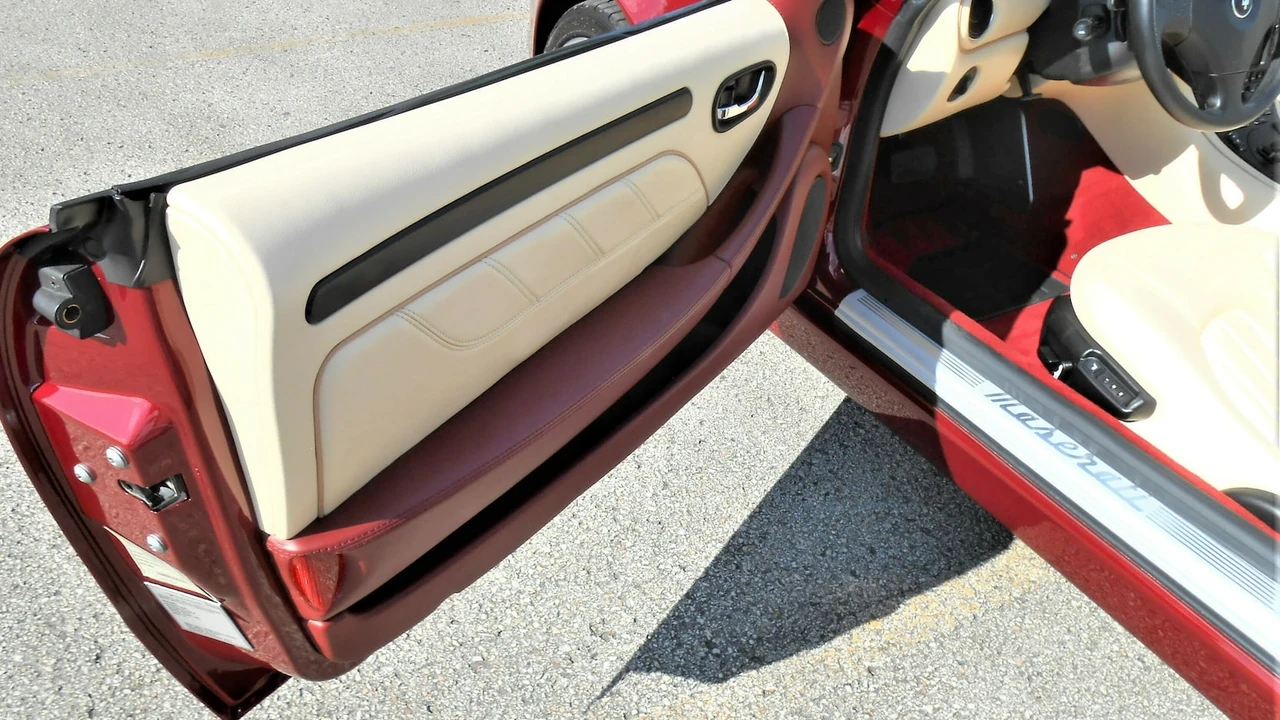 2004 Maserati Spyder - Image 10 of 17