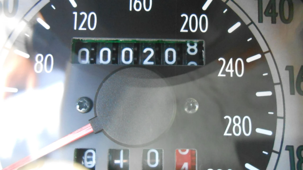 2004 Maserati Spyder - Image 11 of 17