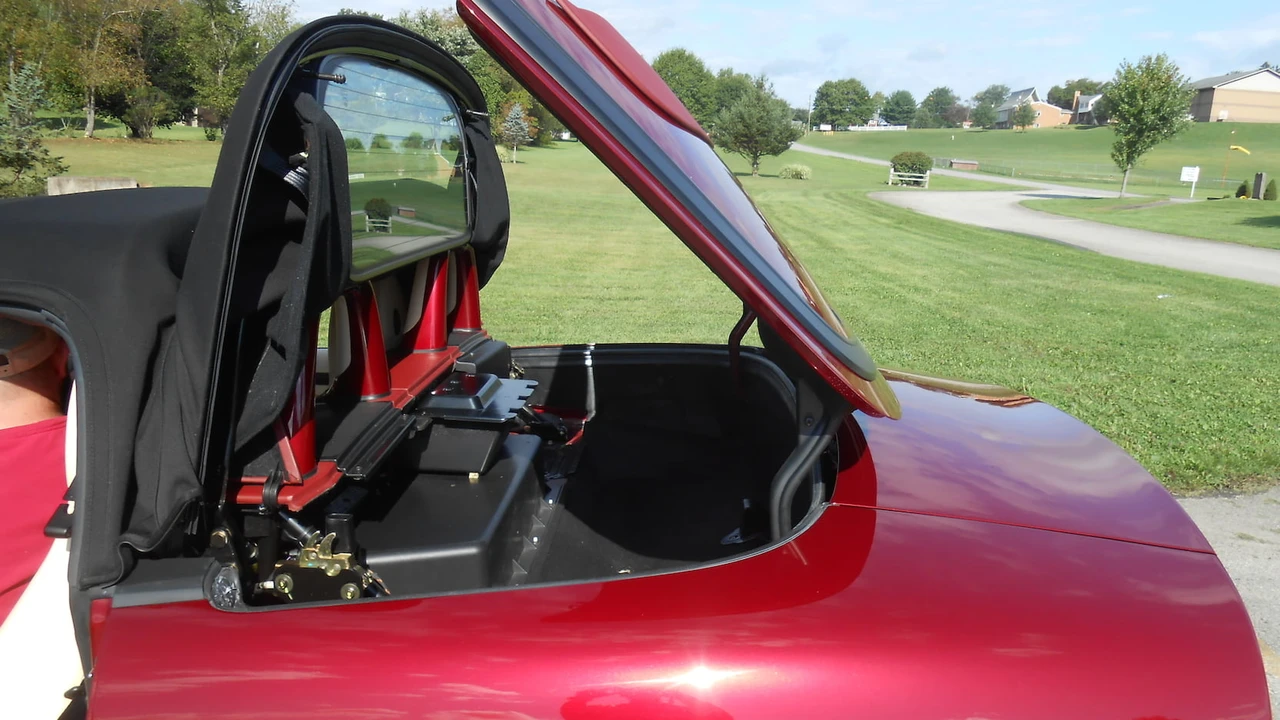 2004 Maserati Spyder - Image 12 of 17