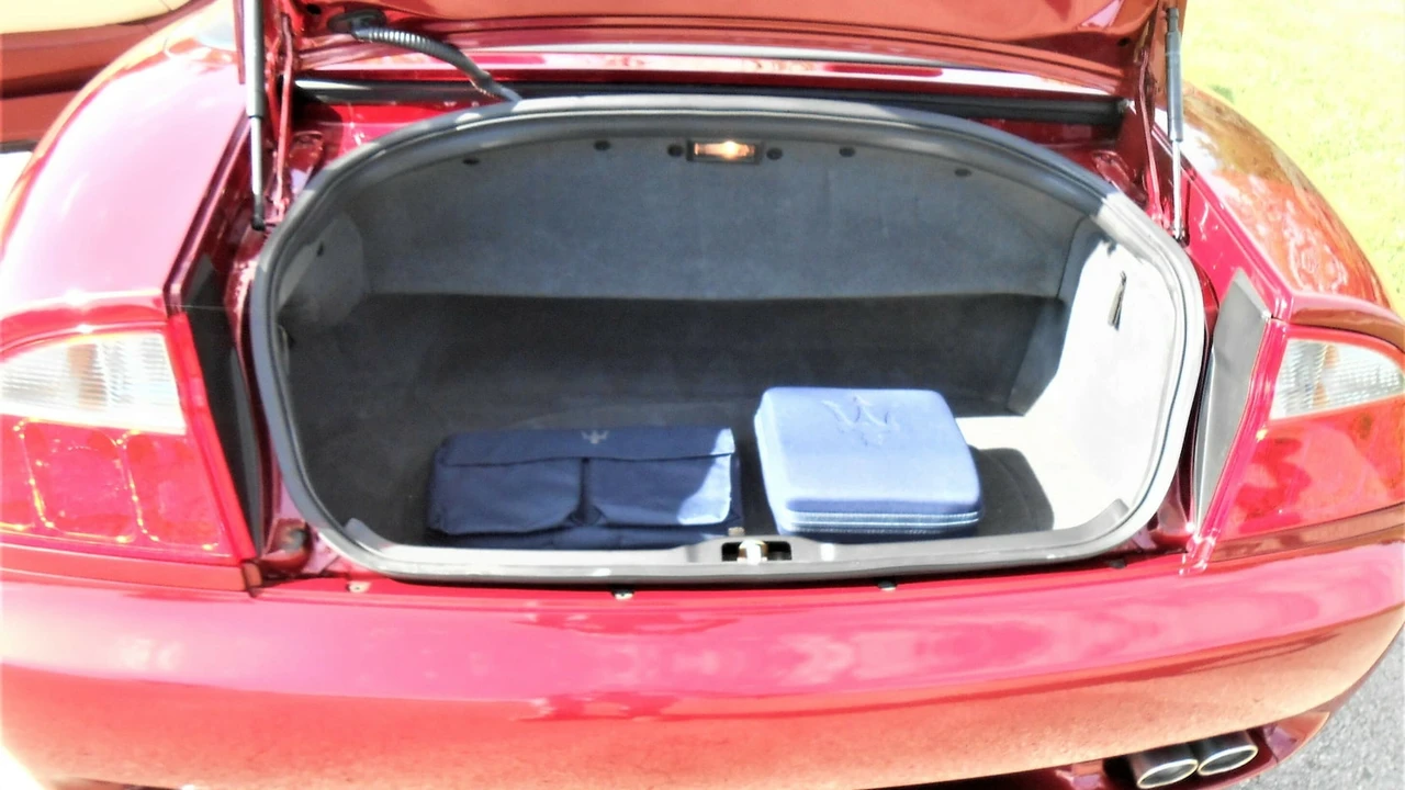2004 Maserati Spyder - Image 13 of 17