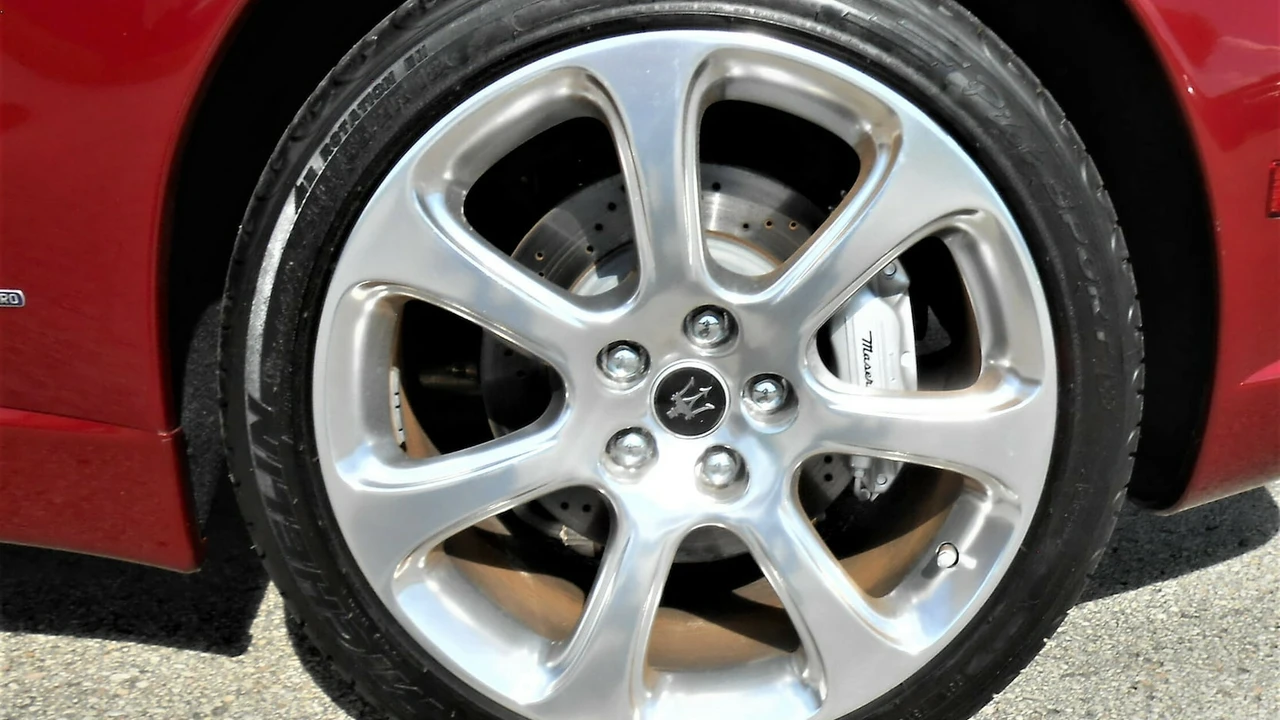 2004 Maserati Spyder - Image 14 of 17