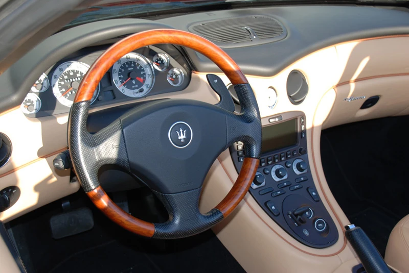 2004 Maserati Spyder - Image 2 of 3