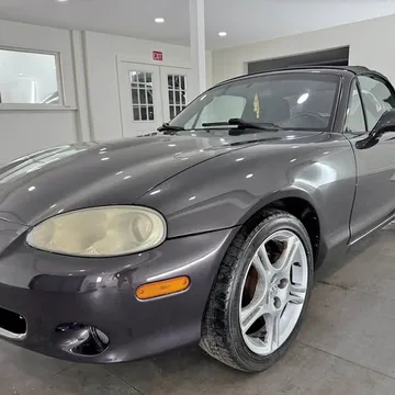 2004 Mazda MX-5 Miata Club Convertible 2D