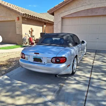 2004 Mazda MX-5 LS Convertible 2D