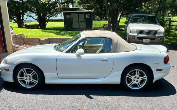 2004 Mazda MX-5 LS Convertible 2D
