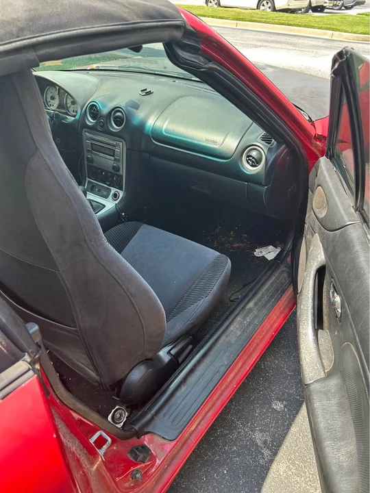 2004 Mazda NB MX-5 Miata - Image 5 of 5