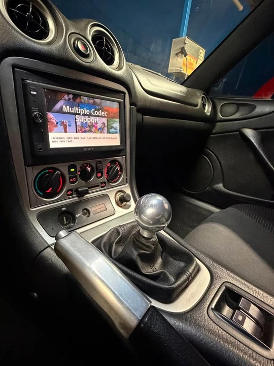 2004 Mazda NB MX-5 Miata - Image 5 of 10