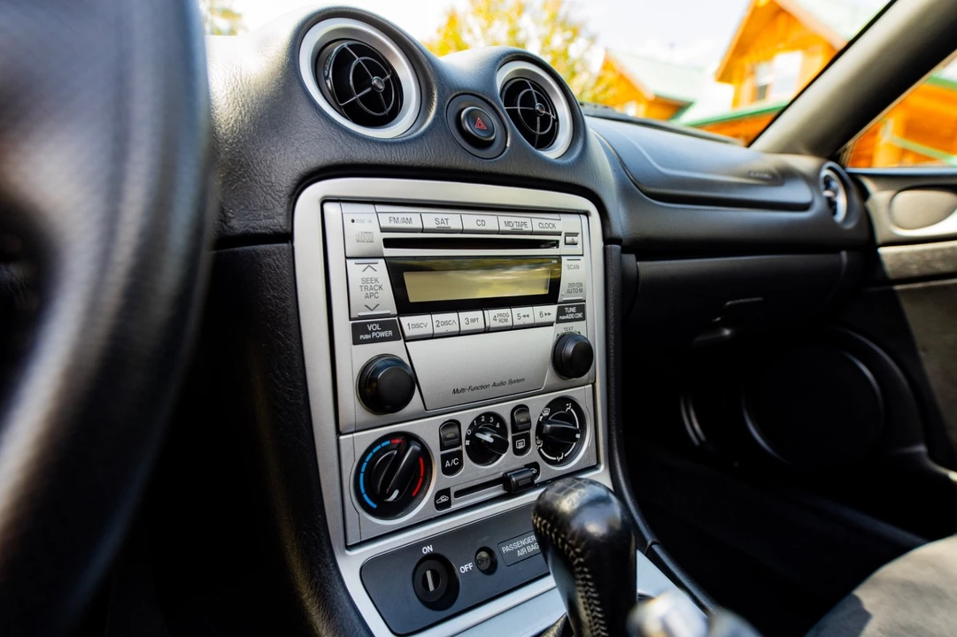 2004 Mazda NB MX-5 Miata - Image 12 of 23