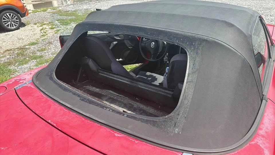 2004 Mazda NB MX-5 Miata - Image 11 of 14
