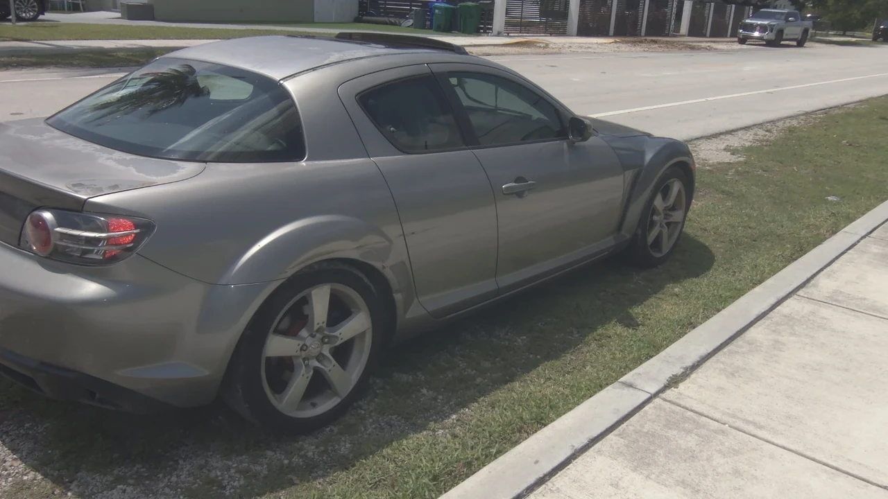 2004 Mazda RX-8 1st Gen - Image 2 of 6