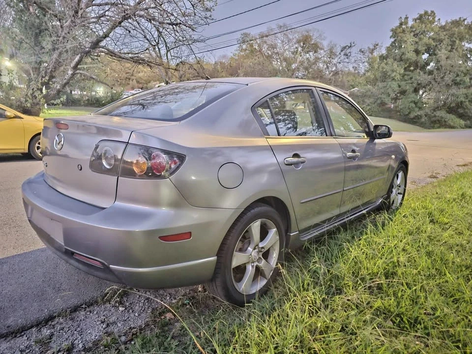 2004 Mazda Mazda 3 1st Gen - Image 3 of 4