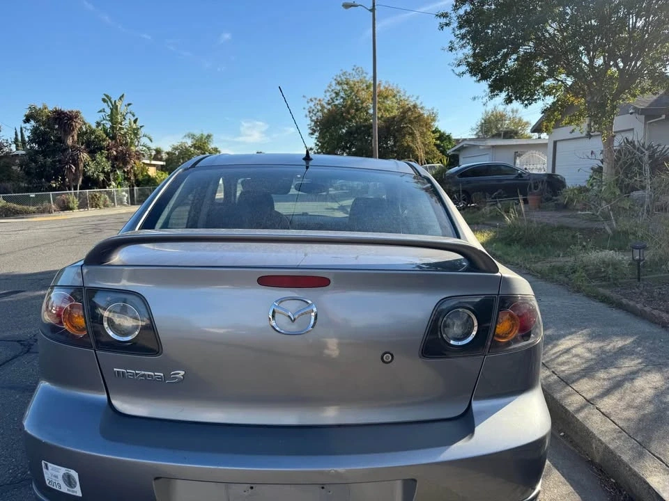 2004 Mazda Mazda 3 1st Gen - Image 2 of 6