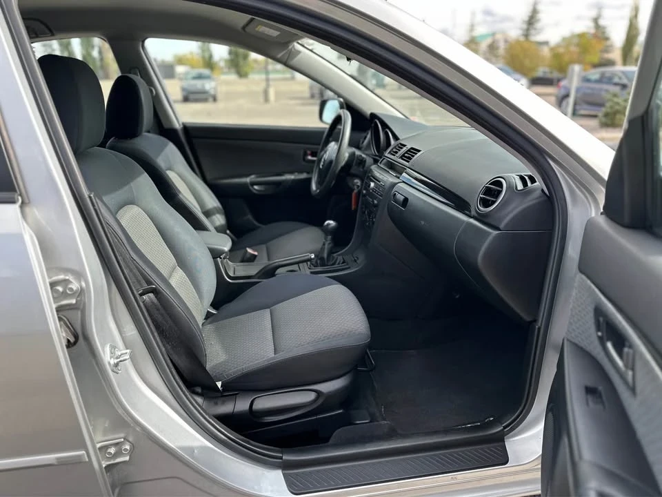 2004 Mazda Mazda 3 1st Gen - Image 13 of 17