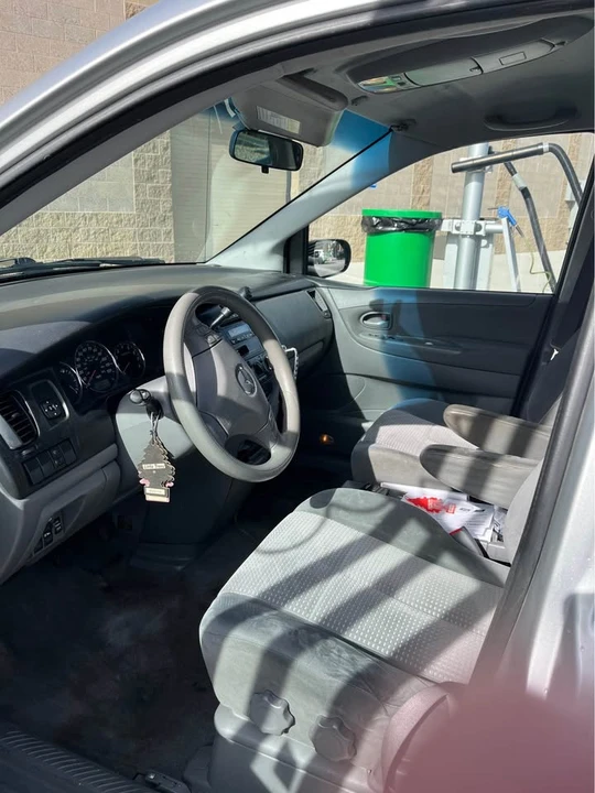 2004 Mazda MPV 2nd Gen - Image 3 of 6