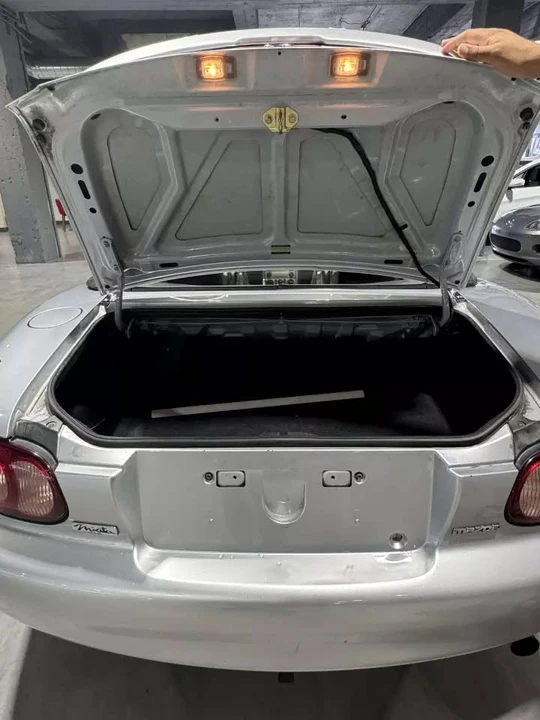 2004 Mazda NB MX-5 Miata - Image 8 of 11