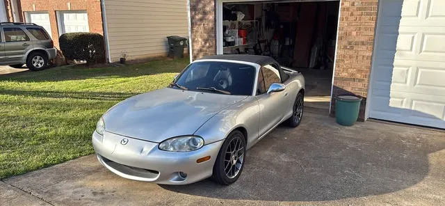 2004 Mazda MX-5 Miata