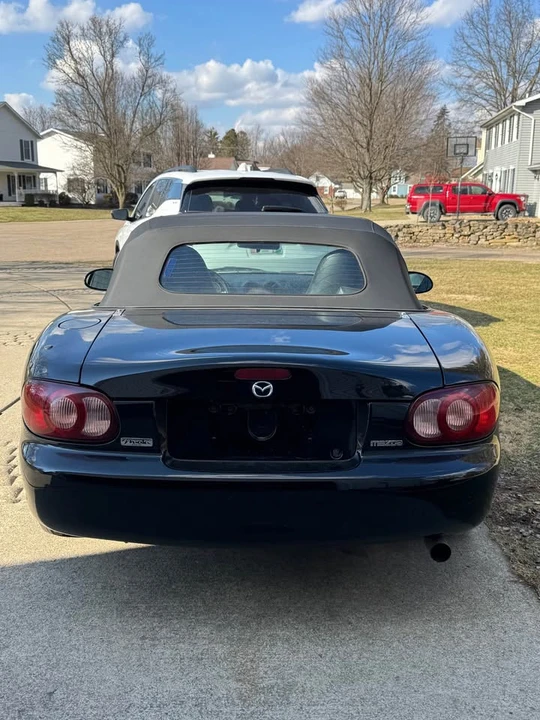 2004 Mazda NB MX-5 Miata - Image 5 of 11