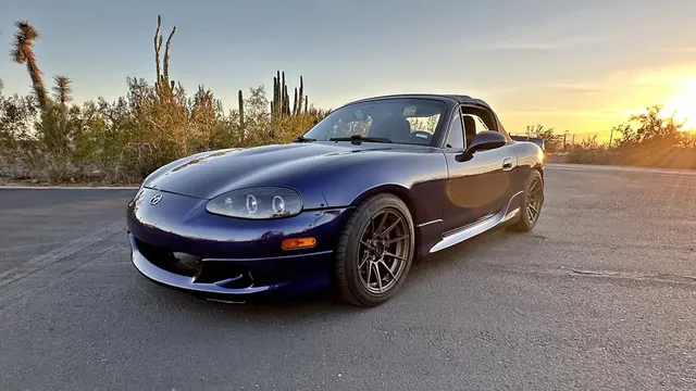 2004 Mazda MX-5 Miata LS