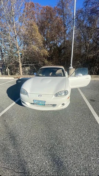 2004 Mazda NB MX-5 Miata - Image 3 of 4