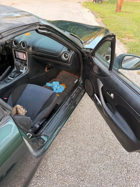 2004 Mazda NB MX-5 Miata - Image 5 of 6