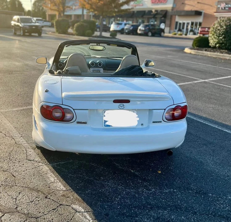 2004 Mazda NB MX-5 Miata - Image 5 of 19