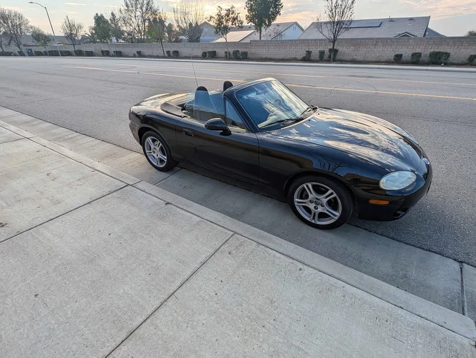 2004 Mazda NB MX-5 Miata - Image 4 of 8